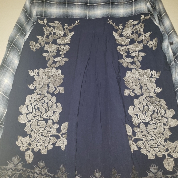 BLUE PLAID TOP WITH EMBROIDERED BACK - Picture 7 of 12